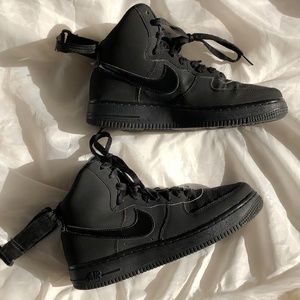 mid top black air force 1
